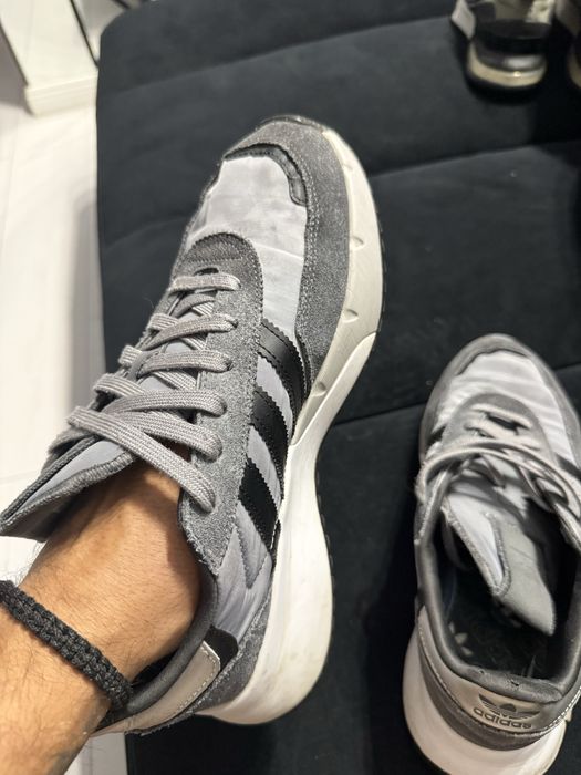 Adidasi adidas marimea 42,5