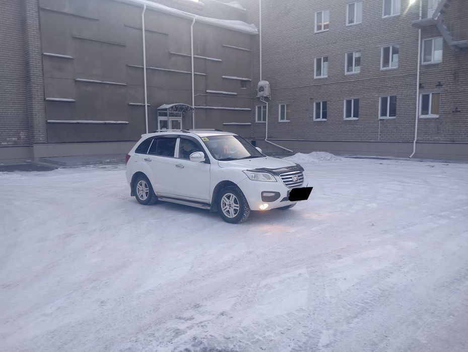 Продам машину  Лифан Х60 год2014
