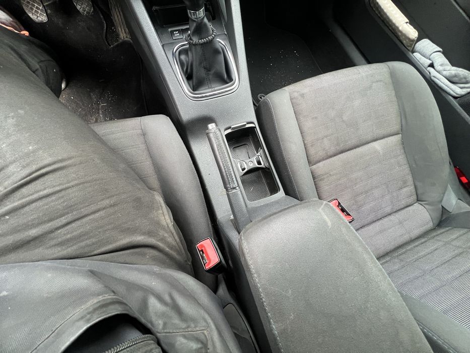 Голф  5 2.0 тди 140 hp 4x4 само на части