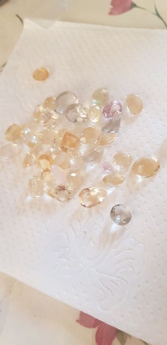 Натуральные камушки цитрина разных размеров