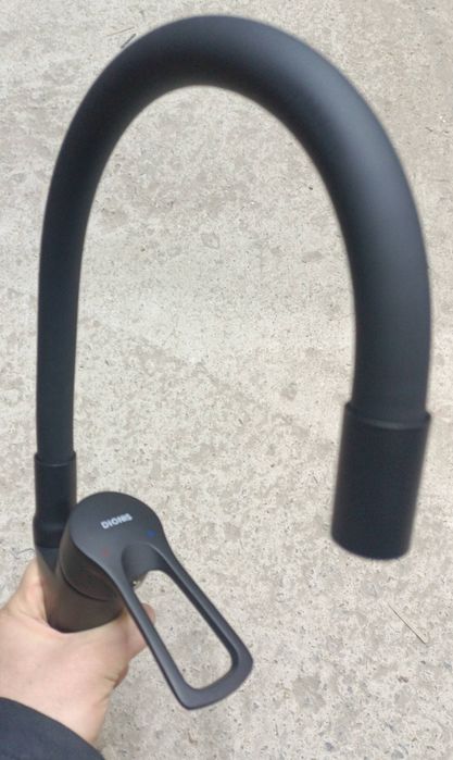 Кухонная мойка со смесителем