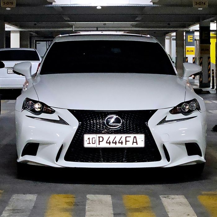 LEXUS IS250 sotiladi