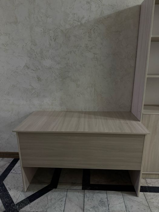 Продается стеллаж и стол для офиса