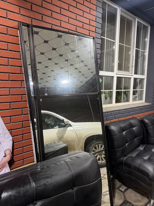 Продам срочно диван с 2 креслами