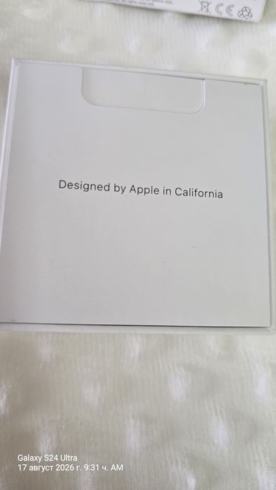 безжичните слушалки Apple AirPods 4 (или вариант с Active Noise Cancellation),