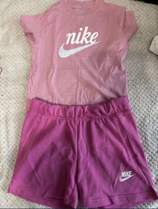 Дрехи на Nike.