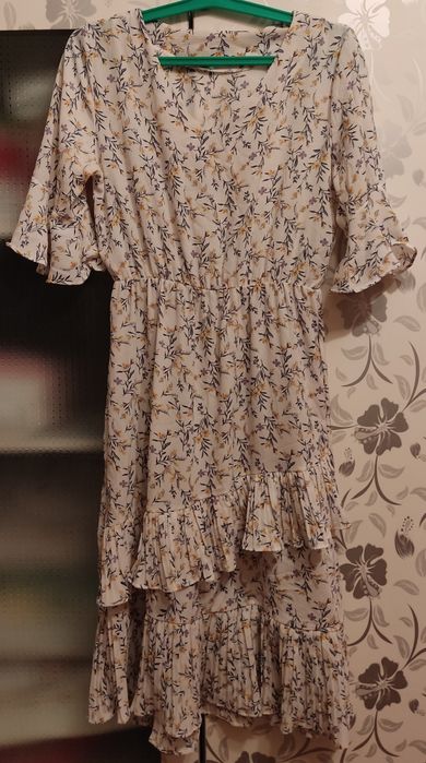 Женские вещи:Костюм,платье,футболки