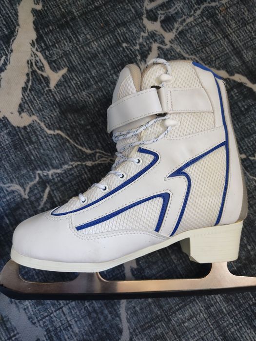 Продам фигурные коньки