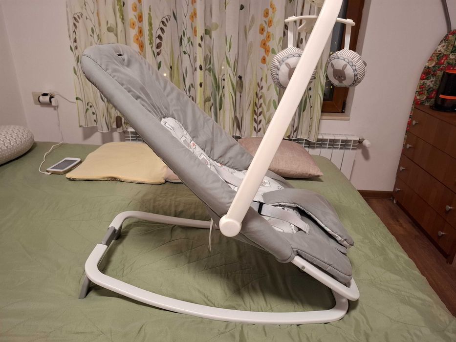Люлеещ се шезлонг за бебе