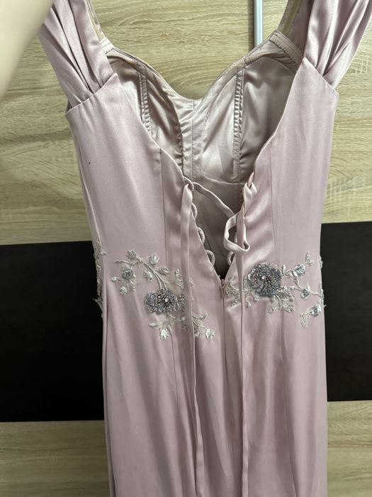 Абитуриентска рокля