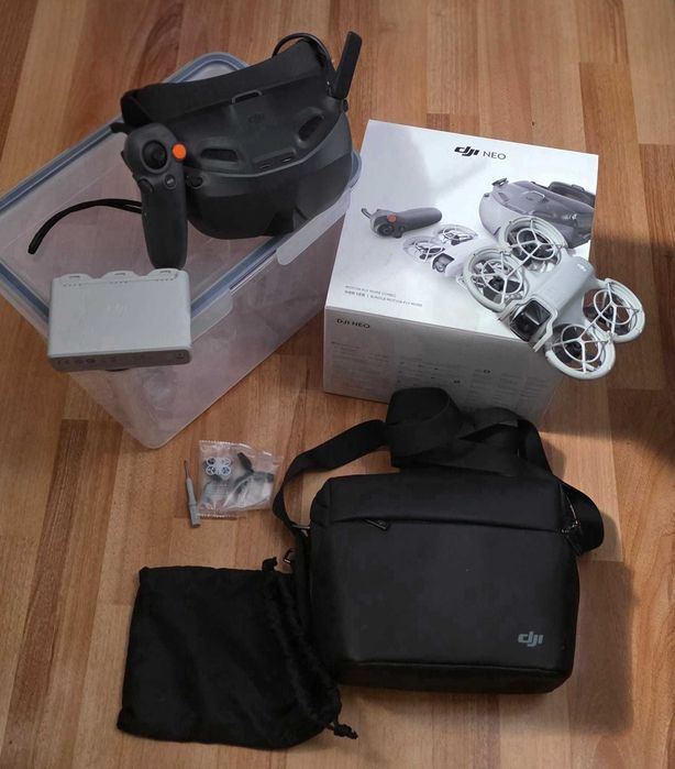 Drona DJI Neo Motion Fly More Combo – Ochelari + Controller Motion + 3 baterii +Geanta DJI
