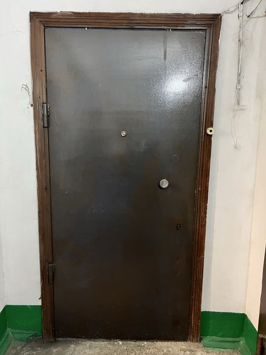 Входная железная дверь (демонтирована)