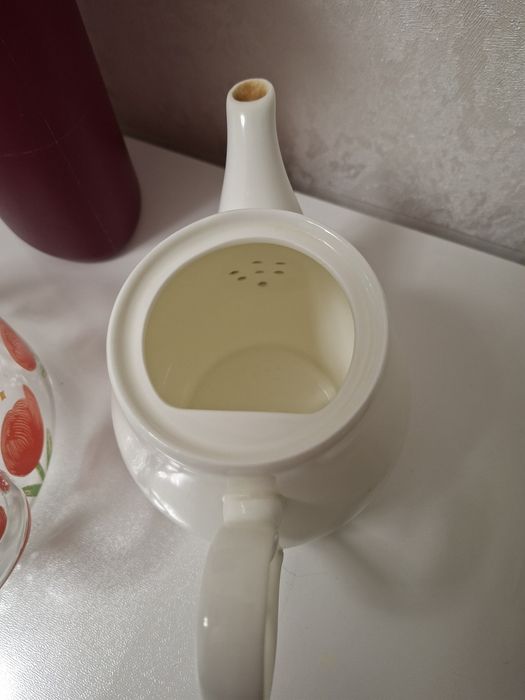 Графин tupperware,  чайник Wilmax, стаканы и кастрюля