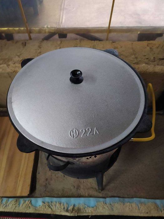 Продаётся казан чугунный 22л, пользовались 4-5 раз