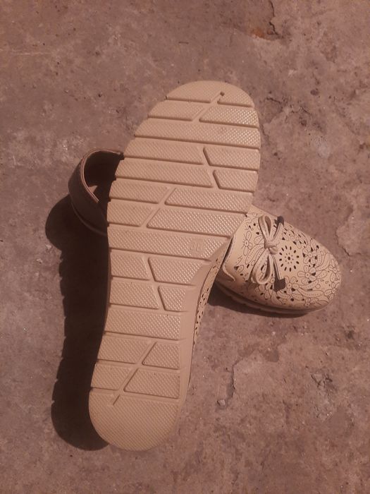 Дамски нови обувки