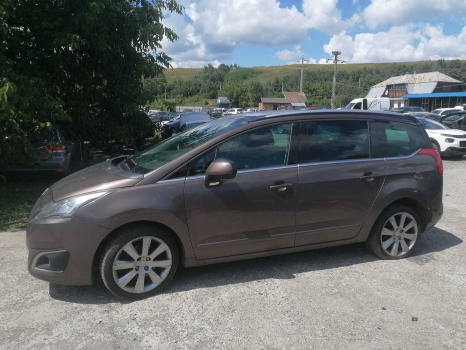 Dezmembrez Peugeot 5008 facelift 1.6 HDI 2015