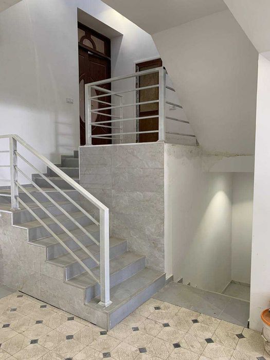 Уй сотилади срочна!!!