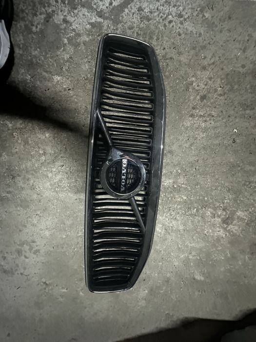 Grila  bara fata Volvo V60/S60 2018+