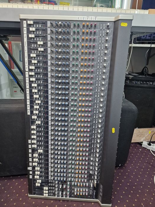 Amanet Vitan 107 / mixer Mackie