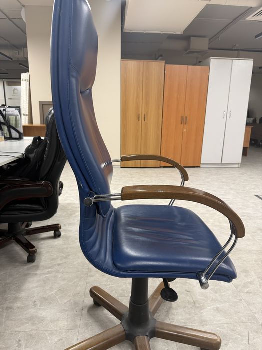 Продам офисное кресло