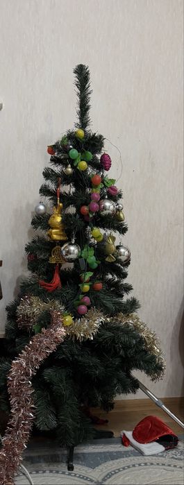 Елка  ойыншықтарымен бірге