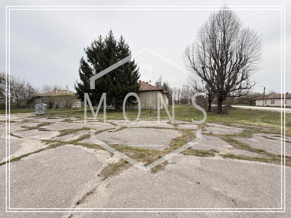 Парцел в Търговище, област-с.Ястребино площ 306 цена 40000