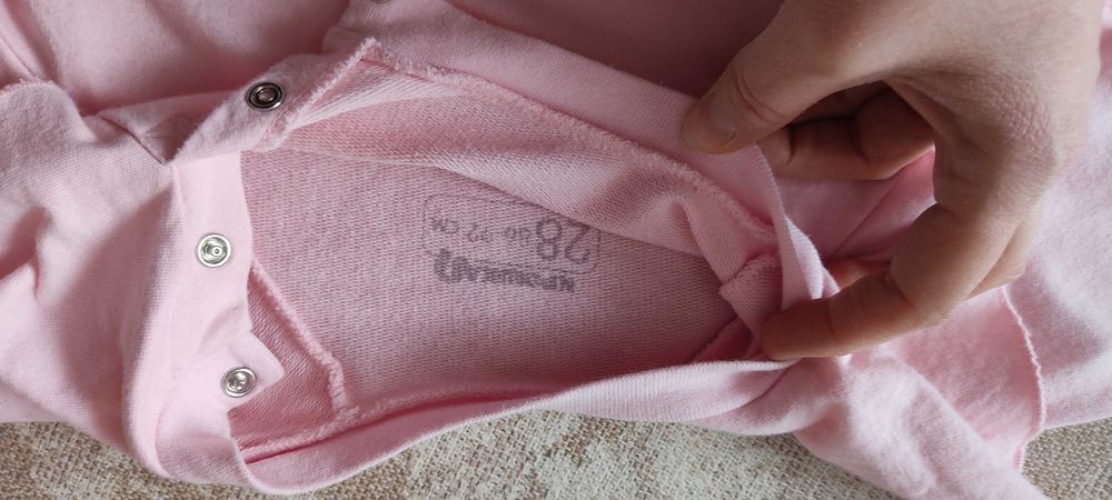 Продам одежду (комбинезон и кофту)на девочку недорого рост 86-92