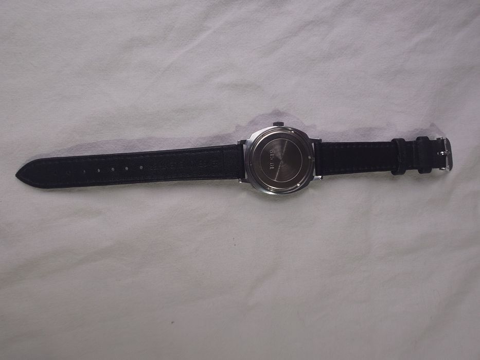 Слава с дата, съветски механичен часовник с ръчно навиване.,