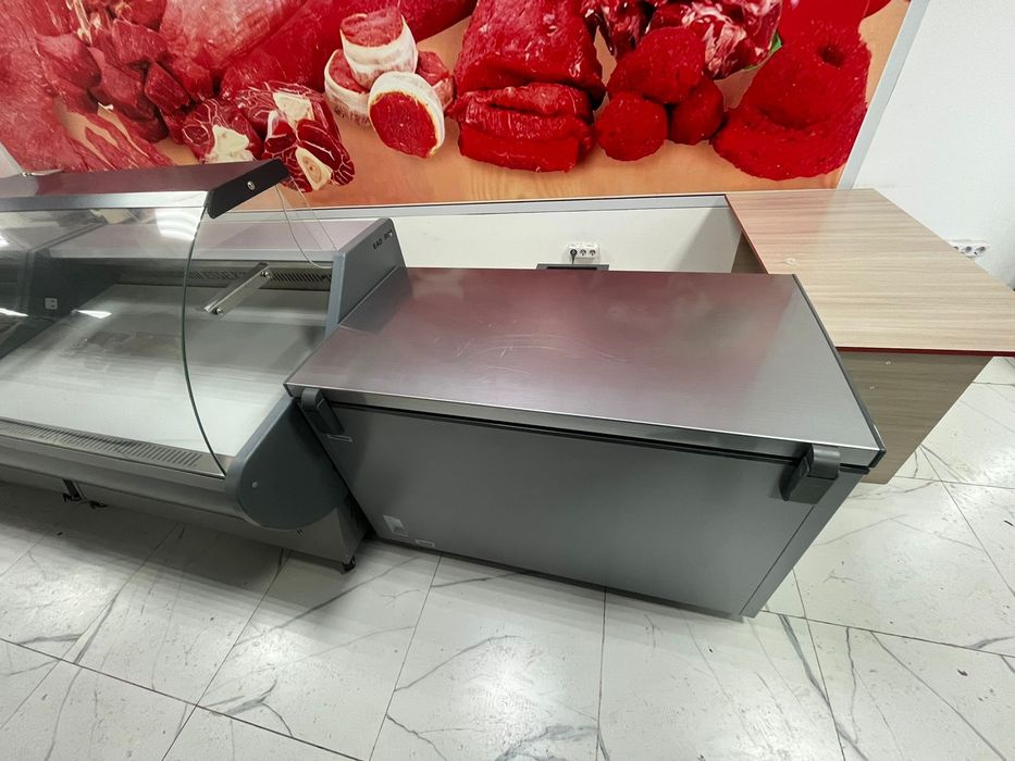 Две холодилные витрины и морозилник 380 L