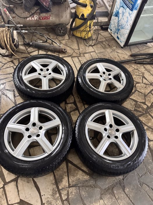 Шины липучка 215/60/17