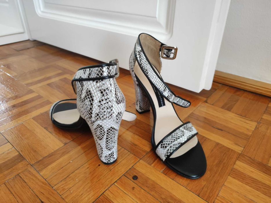 Sandale Password lumea la picioare,noi