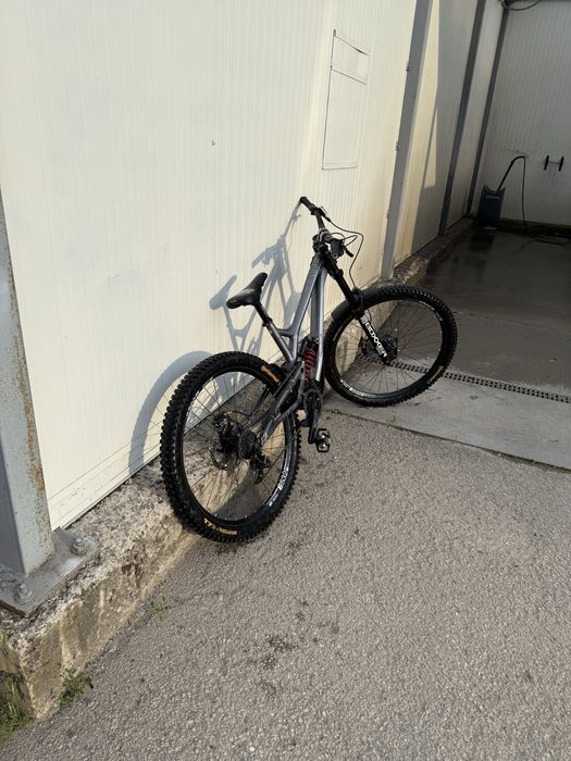 Dh колело Commencal v4