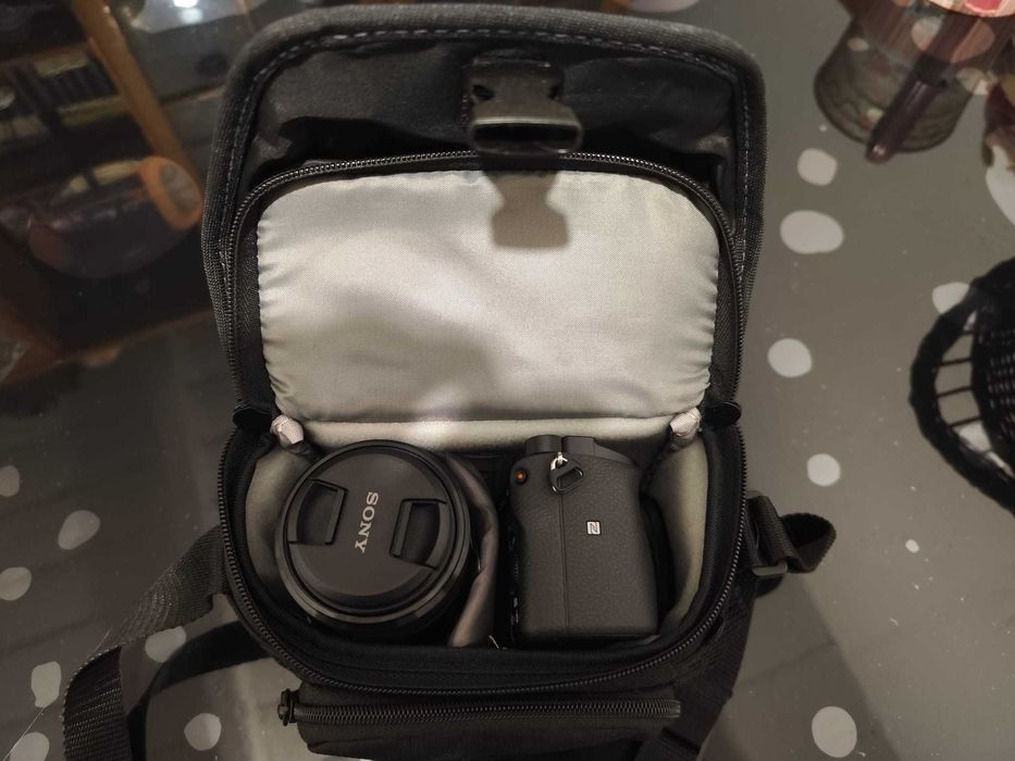 Aparat foto-video 4k Mirrorless Sony Alpha A6100 + obiective kit