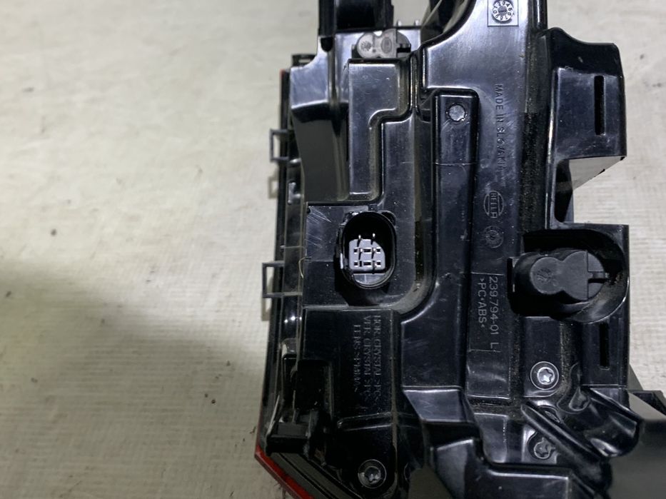 Lampa stop stanga pe aripa, Skoda Enyaq, 2021, 2022, 2023, 2024, cod origine OE 5LA945207A.