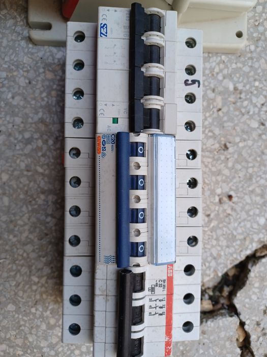 Sigurante 380 și prize cu ștecher 380.