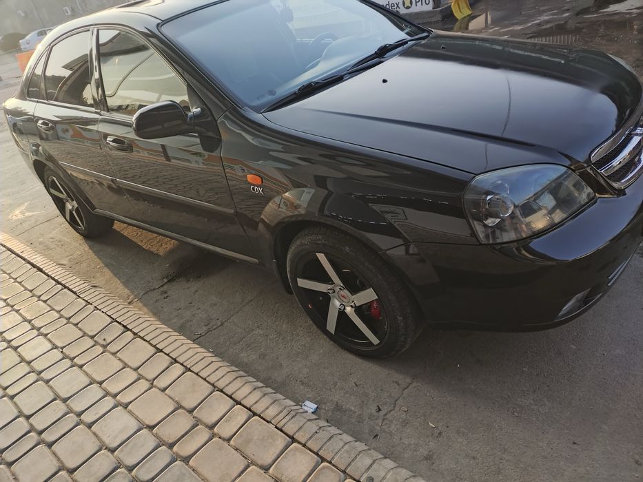 lacetti 1.8 avtomat srochna sotiladi