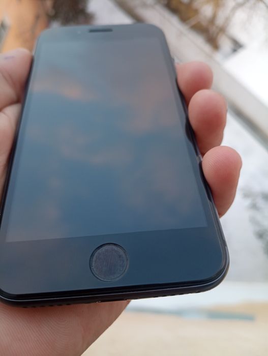 iPhone 8. 64 gb ideal