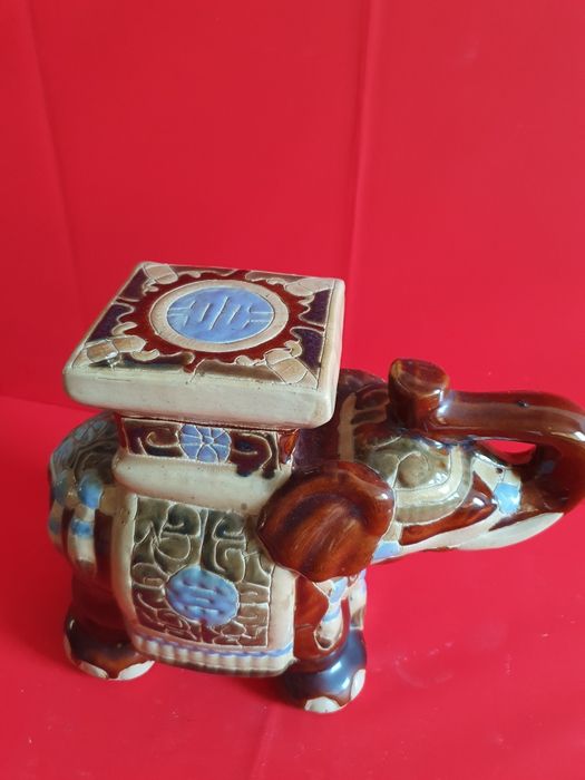 Порцеланов слон кашпа