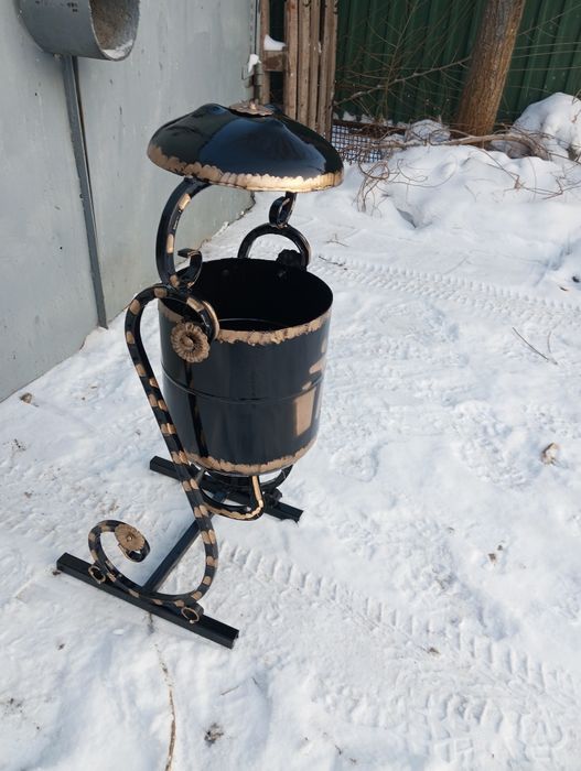 Урна новая .на 15 литров.