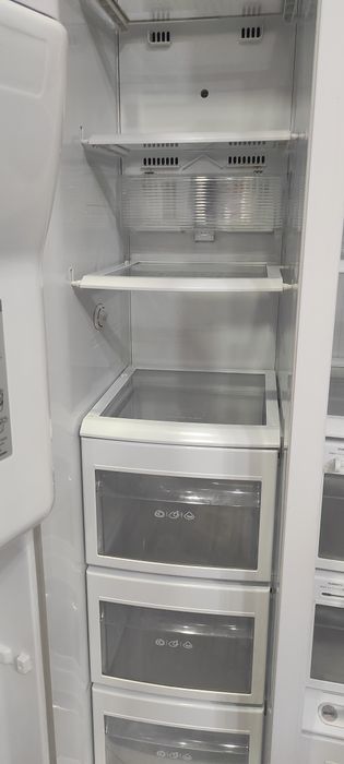 Двухдверный холодильник