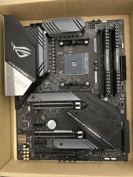 Kitt  Asus ROG Strix X570F Gaming /2x8Gb DDR4 3200
