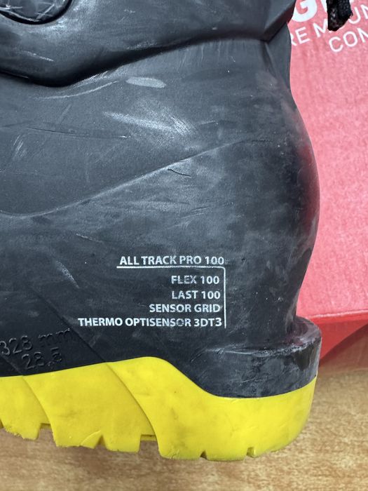 Clapari Rossignol 43-44, marime 28,5 cm