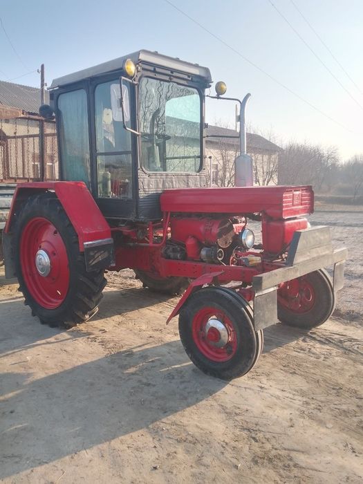 Traktor T28 Sotiladi