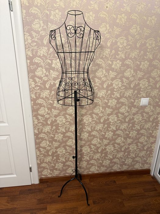 Manechin dama de inchiriat