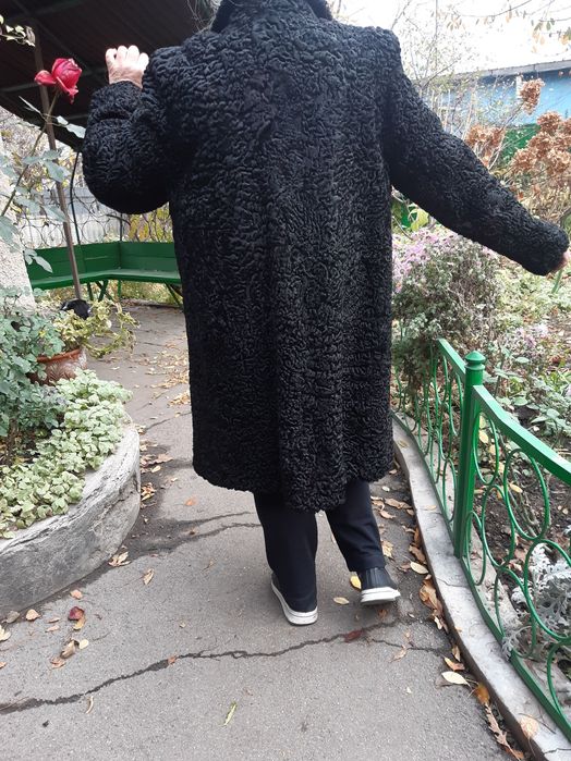 Продается полушубок, каракуль