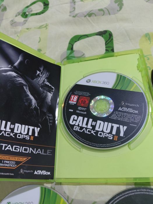 Vând tot ce am fotografiat  Jocuri CD plus Controoler Xbox 360 si Playst3 cu fir