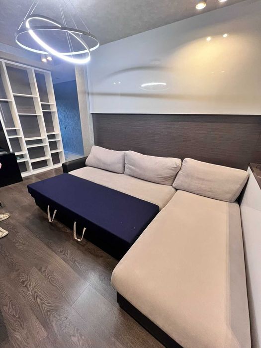 Ъглов диван с функция сън и място за съхранение