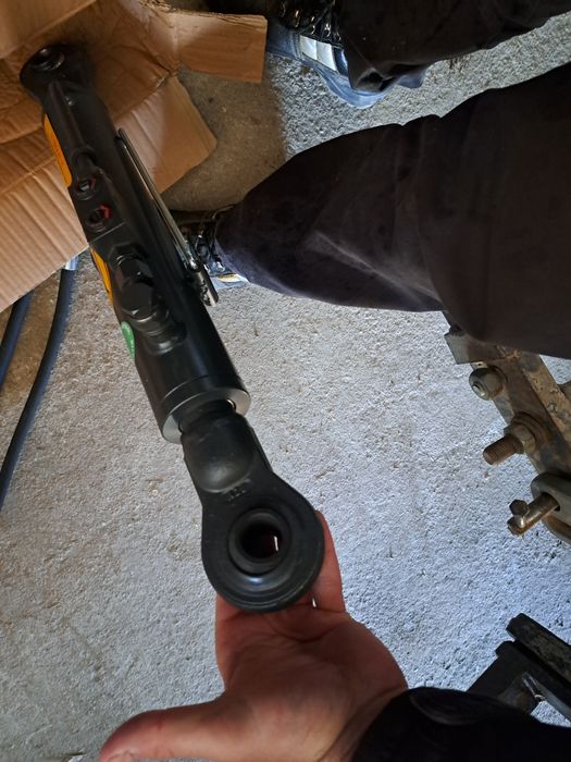 Хидравличен  цилиндър за трактор