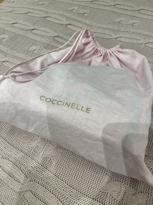 Оригинална кожена чанта Coccinelle – колекция 2025/2026, като нова