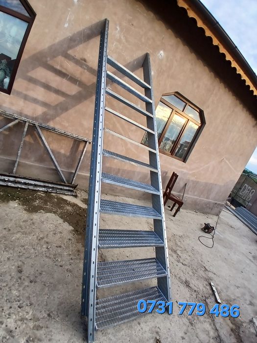 Scara metalică de 4m lungime si lățime 86 cu podeț si balustrada
